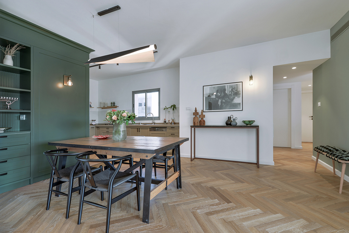 קומודת ברזל ומבט למטבח