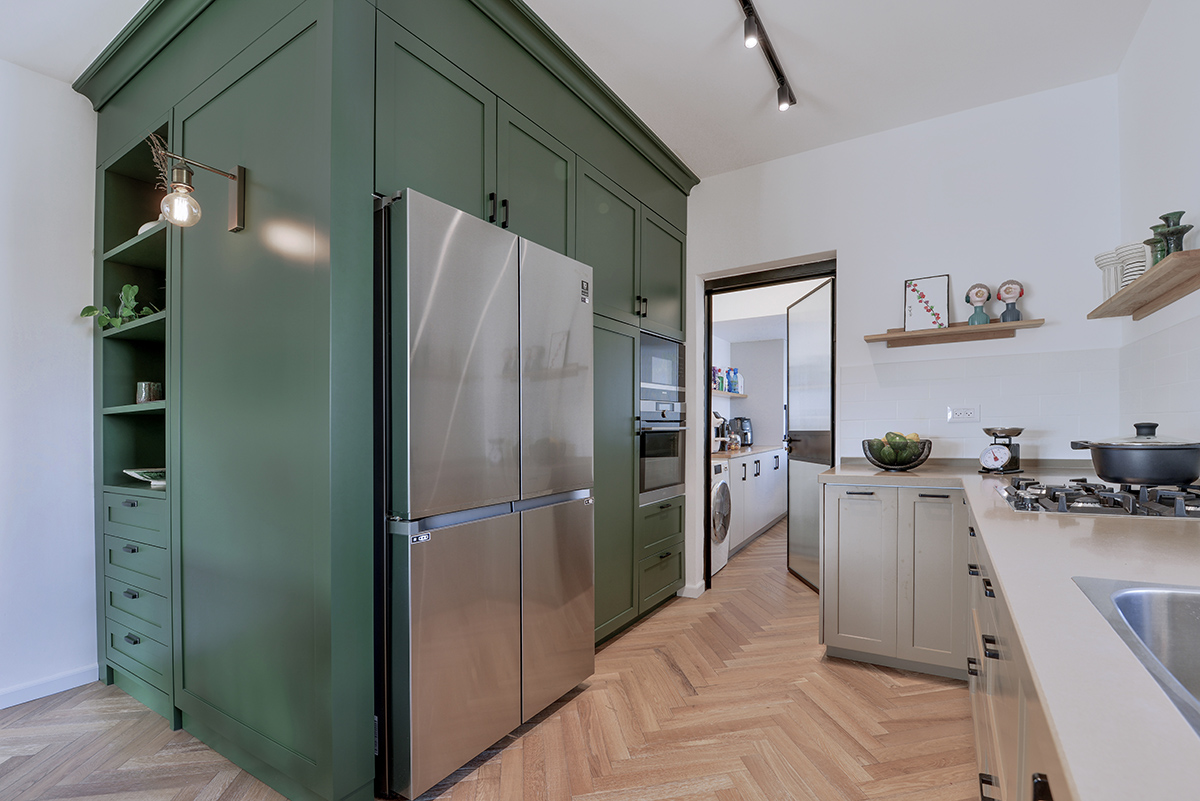 קיר ירוק מטבח וחדר שירות