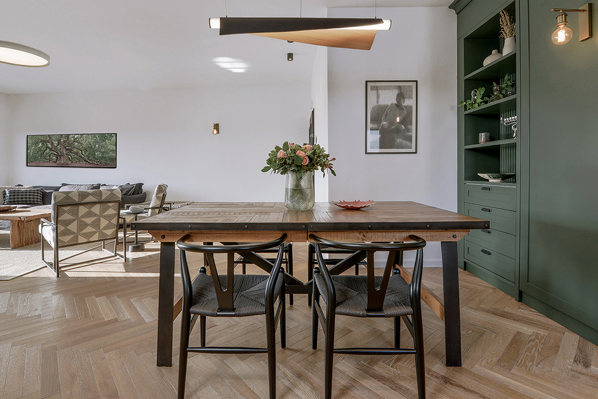 שולחן עץ וברזל פינת אוכל