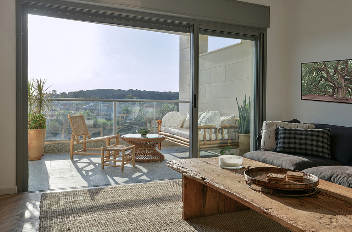 פינת הסבה רומנטית במרפסת