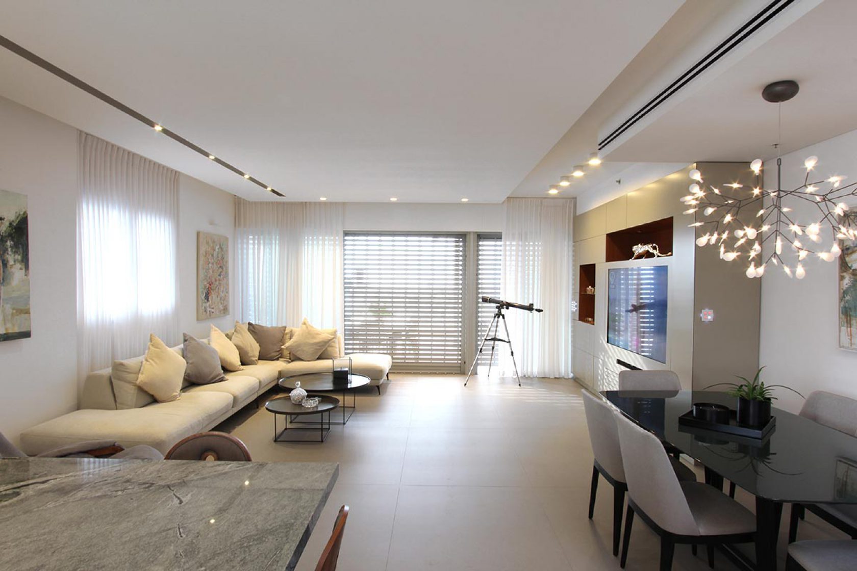 <u>פנטהאוז בחולון</u><i>Penthouse in Holon</i>